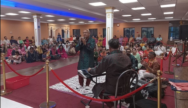 Mata Ki Chowki Kirtan At The Shivalaya Temple