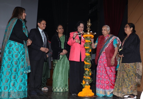 Chander Kapasi Receives Lifetime Achievement Award From Lady Harding Medical College